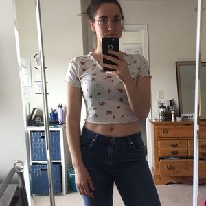Cropped crop top with flowers